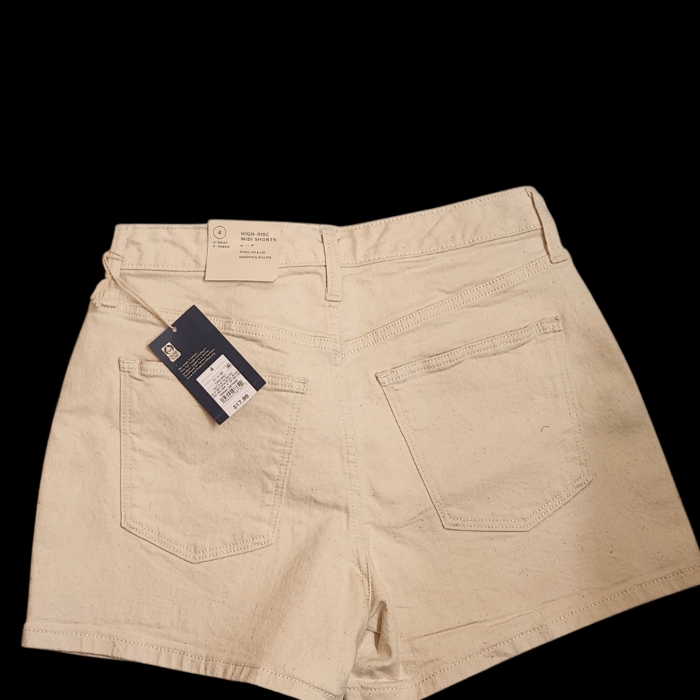 NWT Universal Thread Cream Shorts Size 4 - Picture 2 of 4
